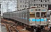 進入豐田市站的名古屋市營地下鐵鶴舞線列車（3000型（日语：））