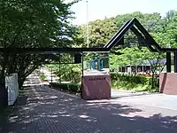 名古屋學院大學瀨戶校區校門