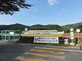 女川運動公園外的替代巴士總站。