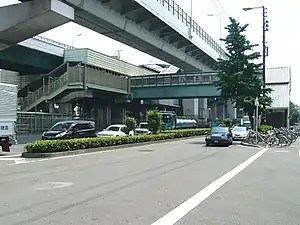 站舍與跨線天橋（2006年6月6日）此圖片需要更新。 (2020年6月28日)請更新本文以反映近況和新增内容。完成修改後請移除本模板。