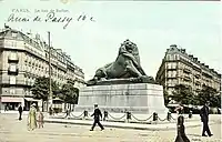 ...et sa reproduction de la Place Denfert-Rochereau à Paris