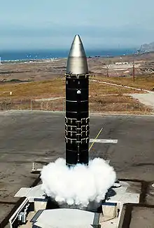 LGM-118A維和者洲際彈道飛彈從井中發射