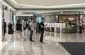 多名便衣警員在YOHO Mall內