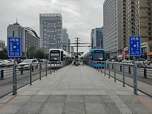 世纪大厦站的岛式站台,两侧分别供3号线及4号线使用