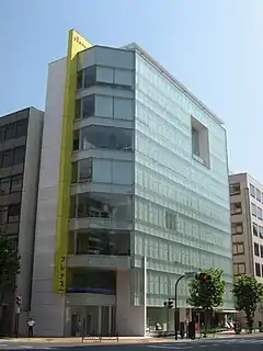 茅場町交差点東南角(日本橋茅場町一丁目,日本橋彌生大樓)