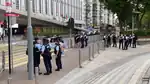 維園入口有警員戒備和截查市民