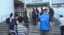 警員在新亞書院梁雄姬樓外