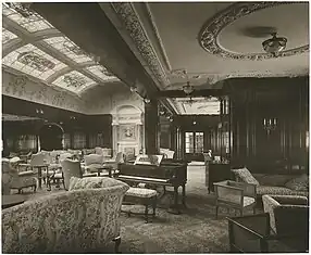 頭等艙休息室和音樂室（Lounge and Music Room）