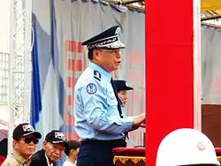 著空軍甲式軍便服的將官(嚴明二級上將)