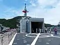 由鳳陽軍艦機庫飛行甲板左後方前望直昇機機庫。