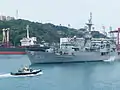 基隆港內的宜陽軍艦，前方是引水船東洋十二號。