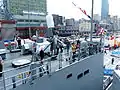 子儀軍艦後部上甲板，參觀者遠望基隆港景，攝於並泊之康定級昆明軍艦（PFG-1205）上甲板。