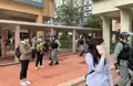 防暴警要求在翠塘花園內的市民離開