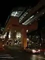 車站建築，夜間