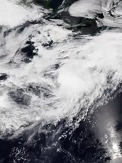 聖帕在6月28日移至日本本州以東海域,正進行溫帶氣旋轉化過程。