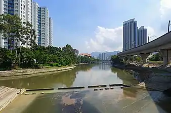 雨水渠流入城門河