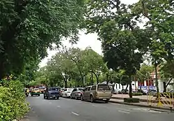 西里蓬路（Nakhon Siri Phong），龙玛尼那公园（英语：）前