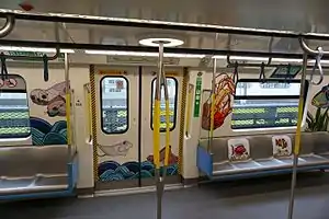 貼上動物圖案的南港島綫列車