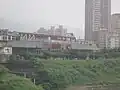 在基隆河對岸遠眺五堵火車站