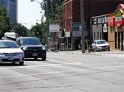 由奧干拿徑（O'Connor Drive）夾聖卡拉東路（St. Clair Avenue East）望奧干拿–柏維社區