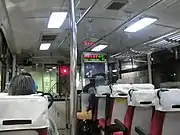 8000形無軌道電車車廂內部