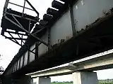 台鐵宜蘭線第二代濁水溪橋（舊蘭陽大橋）上承式鋼鈑梁與避車台。