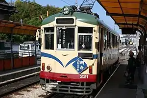 200形221號電車停靠中