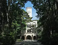 東京都府中市東京農工大學農學部本館（阿律就讀的西北大學）。