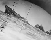 Torpedoed Japanese destroyer Yamakaze（英语：） photographed through periscope of USS Nautilus( USS Nautilus (SS-168)), 25 June 1942.