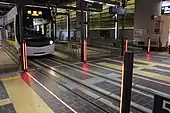 電車通過平交道時會有LED燈和聲音警告