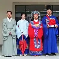 現代明制婚礼礼服女圆领霞披男圆领補服