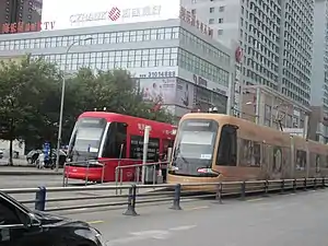 兴隆大奥莱站的岛式站台,两侧分别供始发列车和终到列车使用