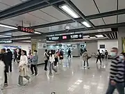 2号线站台处的换乘通道入口 (2023年4月)