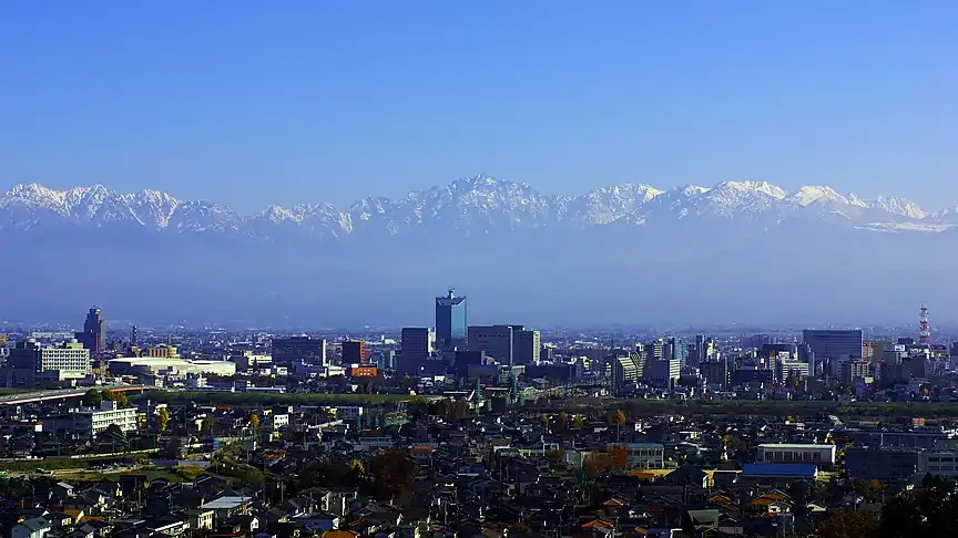 吳羽丘陵眺望立山連峰與富山市區。