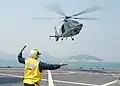 與美國海軍進行聯合訓練的EC155 B1海豚直昇機