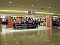 德福廣場UNIQLO曾為全港最大的分店，到2013年4月被利舞臺旗艦店取代