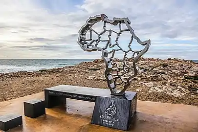 有非洲地圖的紀念建築物