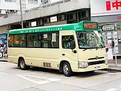 2019年起投入服務的豐田柴油小巴（車型代號7DL），車主為進智公交。採用較豪華的客車規格，採用原廠新款三點式安全帶的高背座椅，自動波箱，手動摺門和密封車窗，以及使用電子路線顯示器。（大部份小巴採用Hanover電子路線顯示器）。此車車頭防撞杆為後期換上。