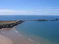 高尔半岛西端的沃姆斯角（Worms Head）