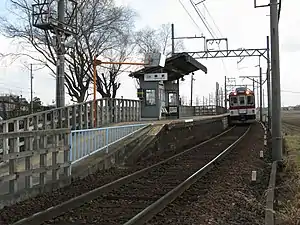 前往平田町的列車進站中