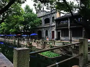 位于龙头河下河塘旁的楊氏祠堂，该祠始建於1911年，是祠堂群中少見的西洋風格建筑。楊氏族中，有楊蔭榆、楊蔭杭、楊絳等名流。