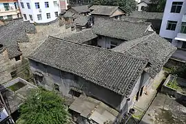 俯瞰管屋，左侧为红四军军部旧址——葛氏宗祠